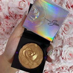 MAC X SELENA Highlighter